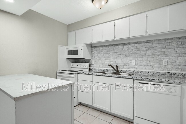 property at 816 S Crockett St