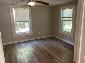 1009 E Sherman Dr in Denton, TX - Building Photo - Building Photo