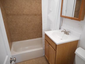 567 Pershing Ave in Glen Ellyn, IL - Foto de edificio - Building Photo