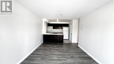 128 Aspen Springs Dr in Bowmanville, ON - Building Photo - Building Photo