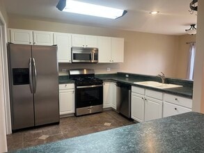 2059 Orchard Ln in Carpentersville, IL - Building Photo - Building Photo