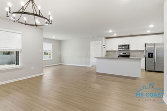 1042 Enclave Cir in Long Beach, MS - Building Photo - Building Photo