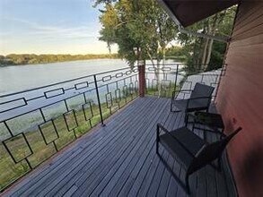 1082 Greenwich Ave in Warwick, RI - Building Photo - Building Photo