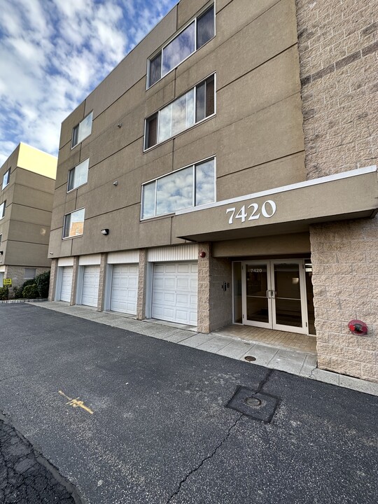 7420 Boulevard East, Unit 3D in North Bergen, NJ - Foto de edificio