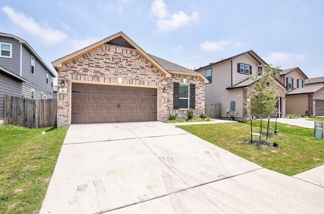 210 Adeline Dr in Uhland, TX - Building Photo - Building Photo
