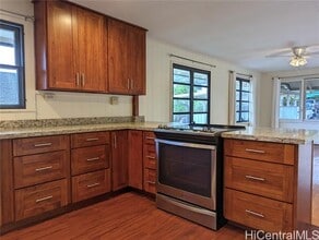 2401 Booth Rd in Honolulu, HI - Foto de edificio - Building Photo
