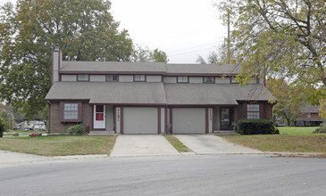 Nieman Park Townhouse Duplexes in Shawnee, KS - Building Photo - Building Photo