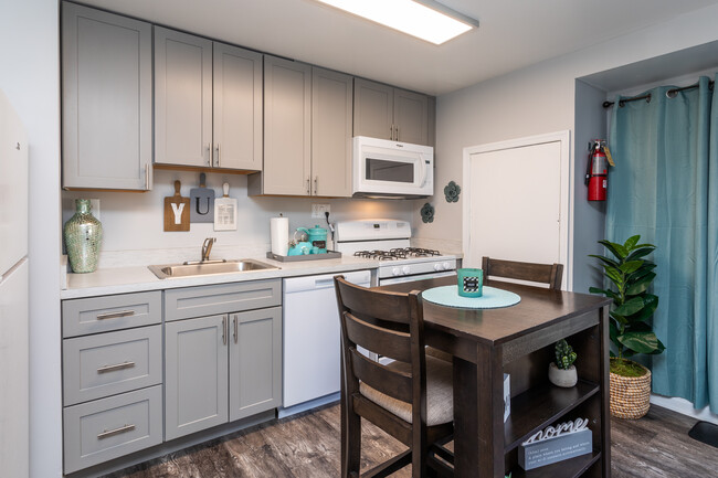 Townhomes at Rivers Gate in Baltimore, MD - Building Photo - Interior Photo