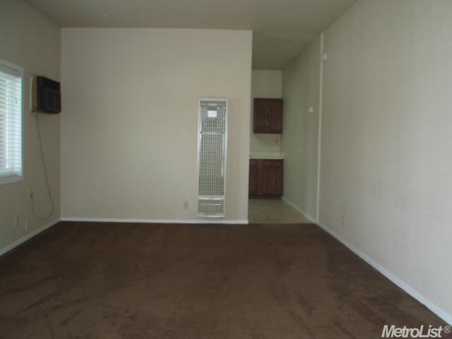 317 Pleasant St in Roseville, CA - Building Photo - Interior Photo