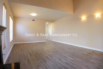 3560 Pine Ave in Long Beach, CA - Building Photo - Building Photo