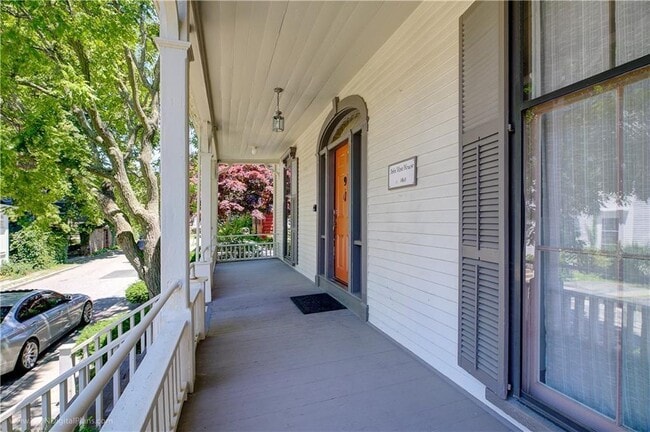 9 Whitfield Pl in Newport, RI - Building Photo - Building Photo