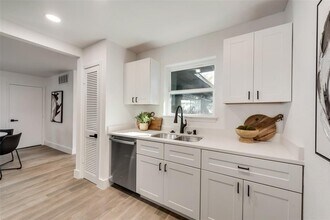 15827 El Estado Dr in Dallas, TX - Building Photo - Building Photo