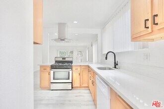 2747 S Mansfield Ave-Unit -2749 in Los Angeles, CA - Building Photo - Building Photo