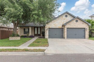 16 N 39th St in Edinburg, TX - Building Photo