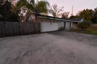 13801 Cherry Creek Dr in Tampa, FL - Building Photo - Building Photo