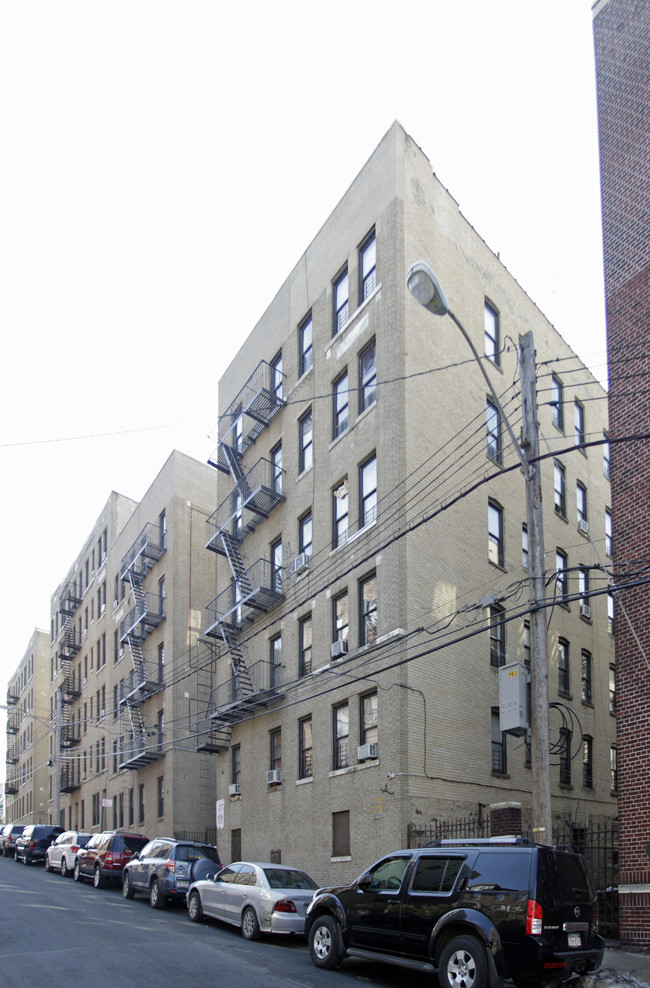 636-638 E 231st in Bronx, NY - Foto de edificio - Building Photo