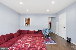 87 Sudbury Square in Sterling, VA - Building Photo