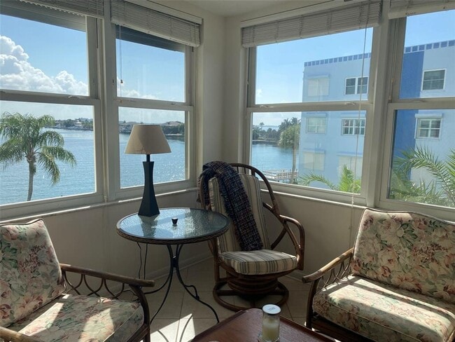 5575 Gulf Blvd in St Pete Beach, FL - Building Photo - Building Photo