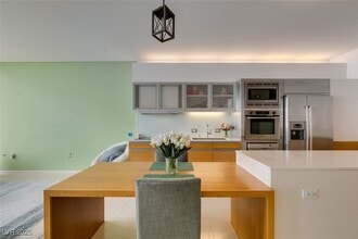 3722 Las Vegas Blvd S, Unit 2 in Las Vegas, NV - Building Photo - Building Photo