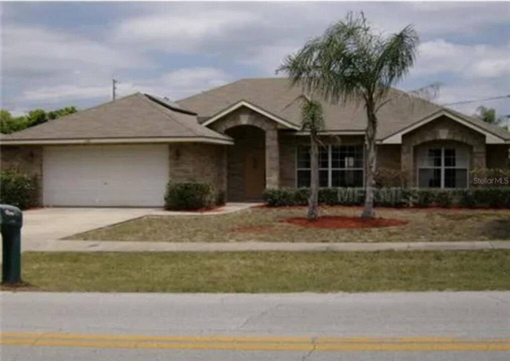 1108 Feather Dr in Deltona, FL - Building Photo