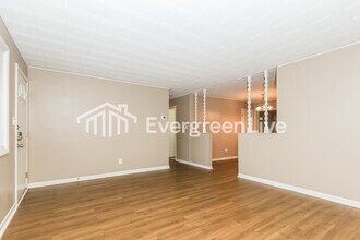 603 W Martindale Rd in Englewood, OH - Building Photo - Building Photo