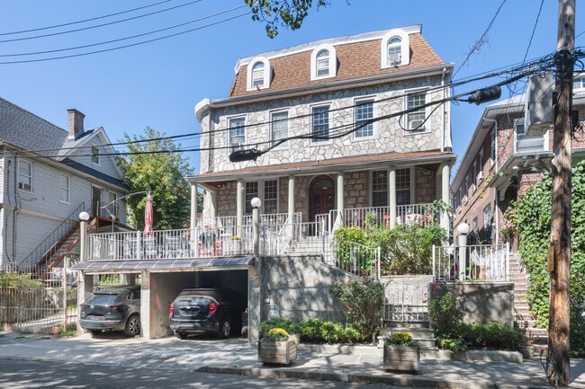 15 Fort Charles Pl, Unit 3