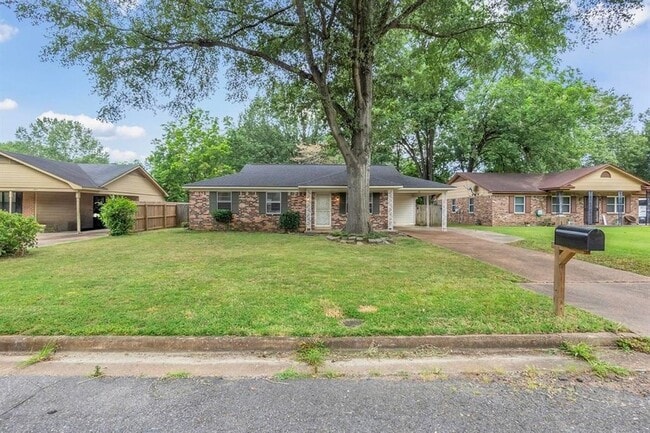 1321 Merimac Cove in Memphis, TN - Foto de edificio - Building Photo