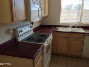 16914 S Cedarwood Ln in Phoenix, AZ - Building Photo - Building Photo