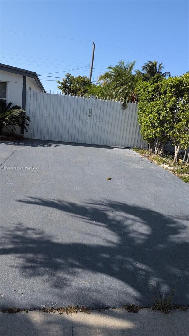 11525 SW 47th Terrace in Miami, FL - Building Photo - Building Photo