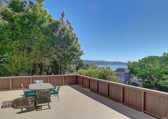 property at 5 Sausalito Blvd