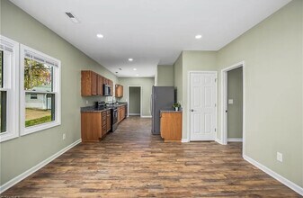 2335 Greenway Ave NW in Winston-Salem, NC - Building Photo - Building Photo