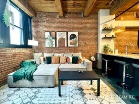 408 W 8th St in Kansas City, MO - Building Photo