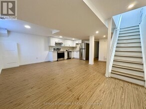 300 Dalehurst Dr in Ottawa, ON - Building Photo - Building Photo