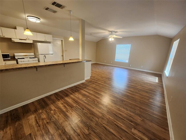 608 1/2 Genard St in Austin, TX - Building Photo - Building Photo