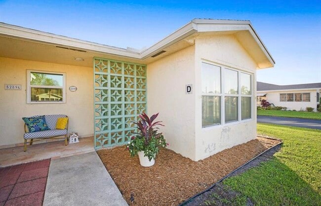 property at 5289 Lakefront Blvd