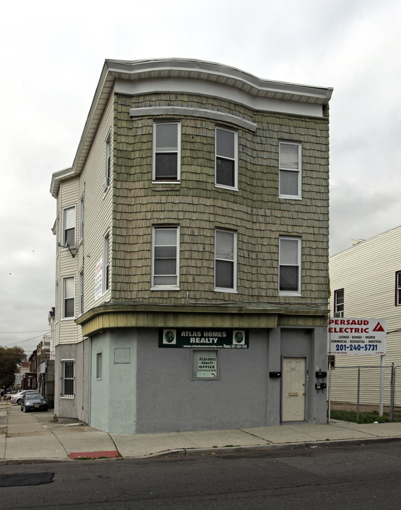 401 West Side Ave in Jersey City, NJ - Building Photo