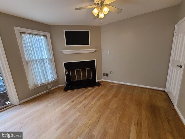 7420 Houndsbury Ct in Alexandria, VA - Building Photo - Building Photo