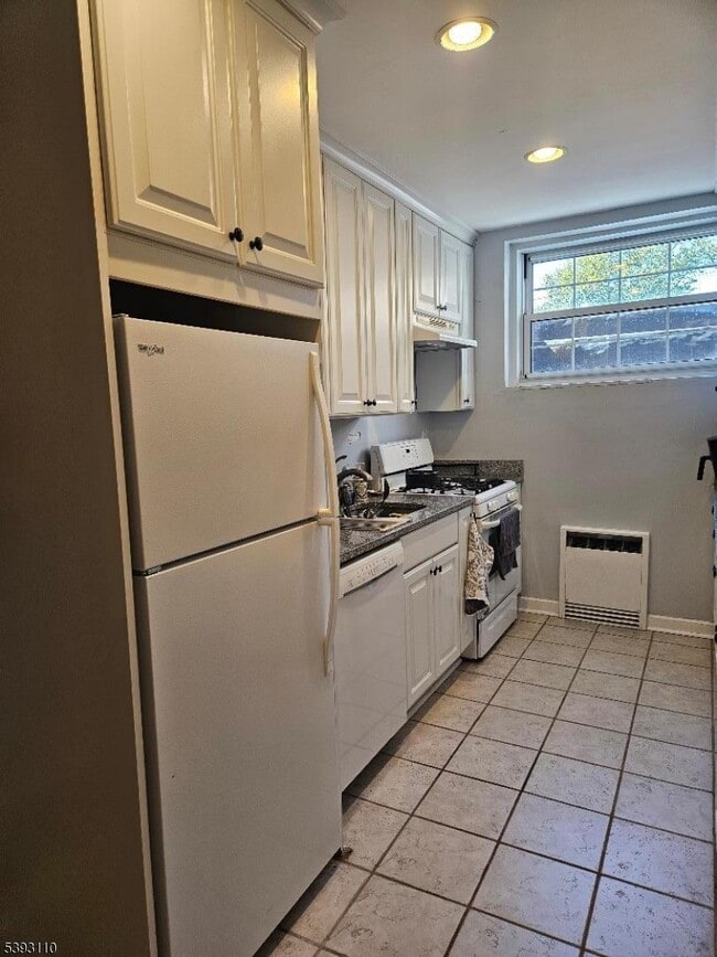 8350 JFK Blvd E in North Bergen, NJ - Building Photo - Building Photo