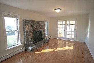 92 Creek Rd in Staatsburg, NY - Building Photo - Building Photo