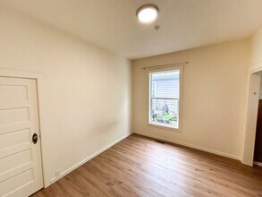 351 19th St SE in Salem, OR - Building Photo - Building Photo