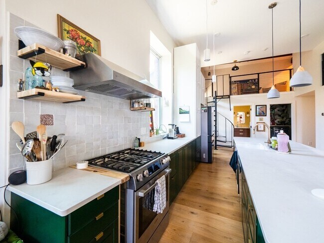 35 Saratoga St in Boston, MA - Building Photo - Building Photo