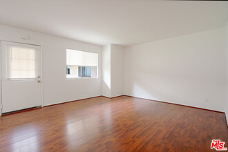 326 S Manhattan Pl in Los Angeles, CA - Building Photo - Building Photo