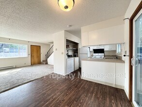 536 SW Nebraska St in Portland, OR - Building Photo - Building Photo