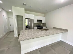 5860 Lincoln St in Hollywood, FL - Building Photo - Building Photo