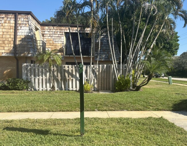 property at 225 Lake Arbor Dr