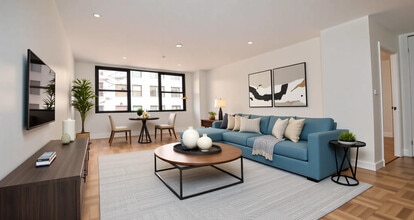 449 W 50th St, Unit 2B in New York, NY - Building Photo - Building Photo