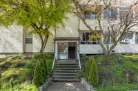 7919 Wallingford Ave N in Seattle, WA - Foto de edificio - Building Photo