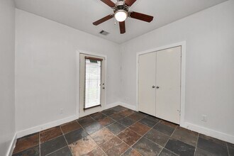 2911 Chartres St in Houston, TX - Building Photo - Building Photo