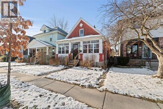 977 Gladstone Ave in Windsor, ON - Foto de edificio - Building Photo