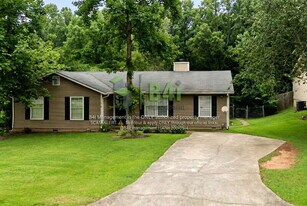 10346 Wisteria Ln in Jonesboro, GA - Building Photo